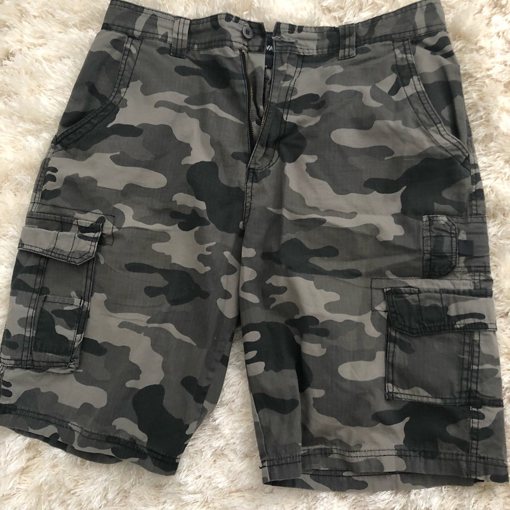 Men’s cargo shorts